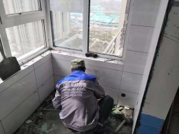 绿地国际铺阳台墙砖